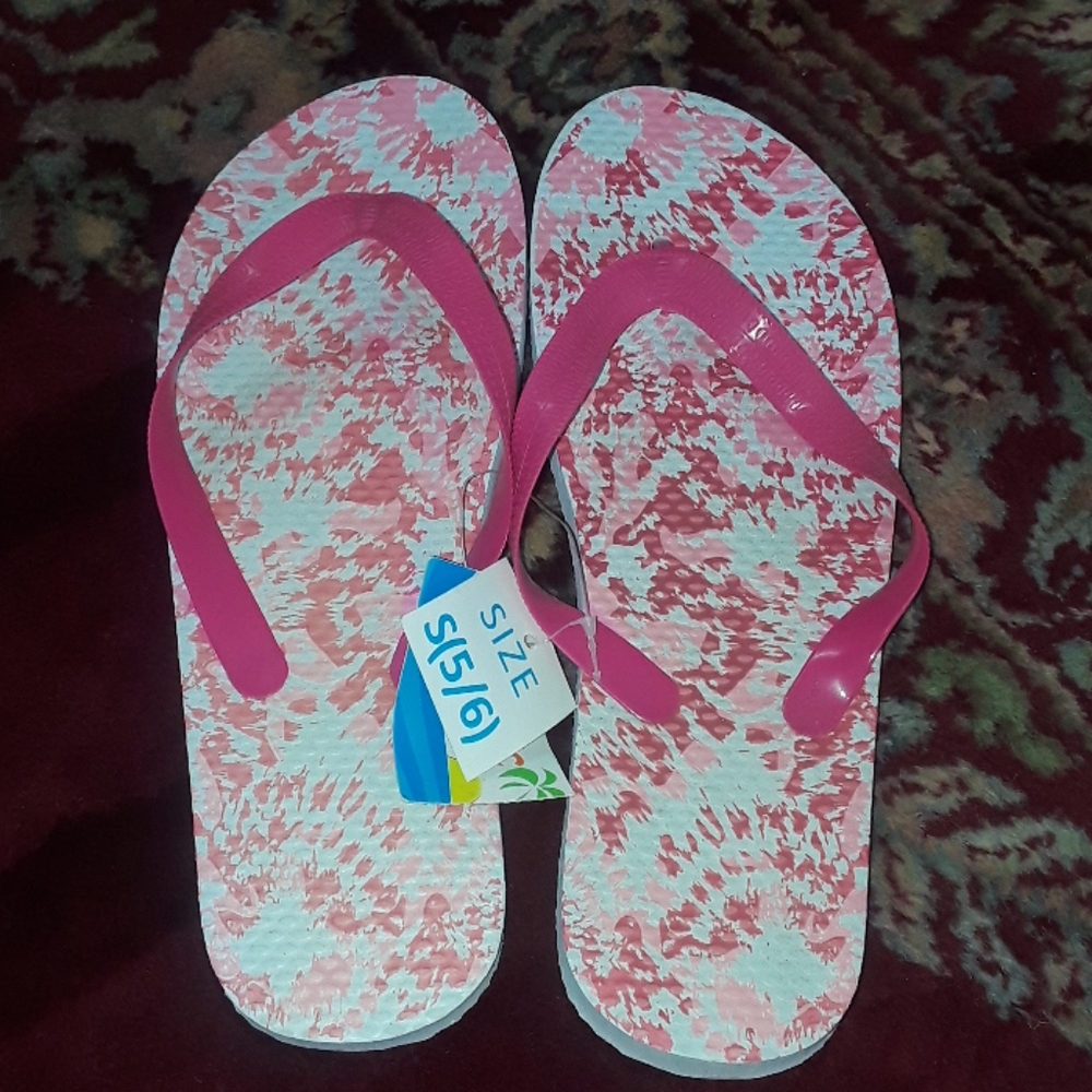 Flip flops size small 5/6